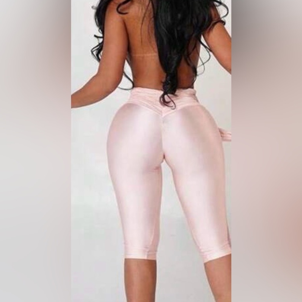 Light Pink High-Waist Cropped Leggings